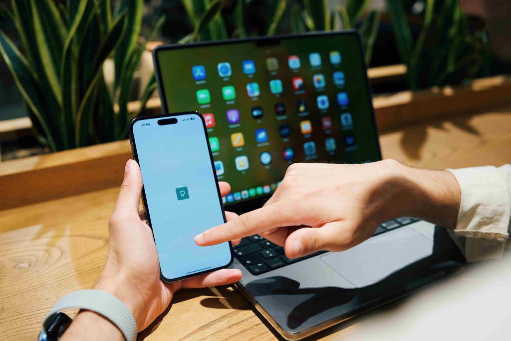 App Designers Reveal the Hidden UX Triggers That Keep Users Coming Back